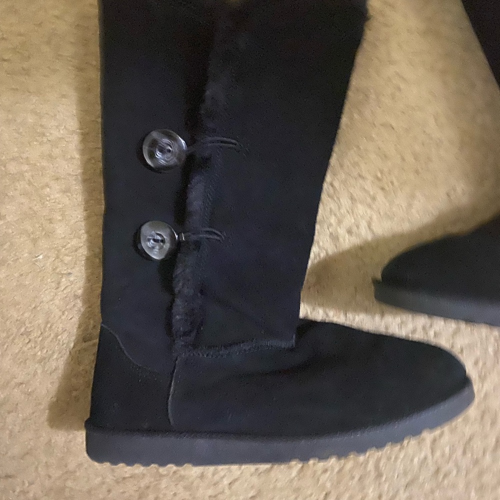 New / wore only a hand full of times 
Size 8.5